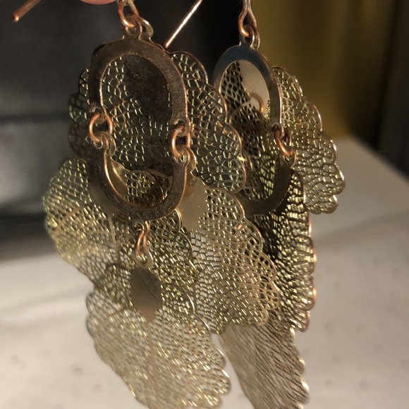Earrings feathery light and filigree dangled layered look - Picture 2 of 5